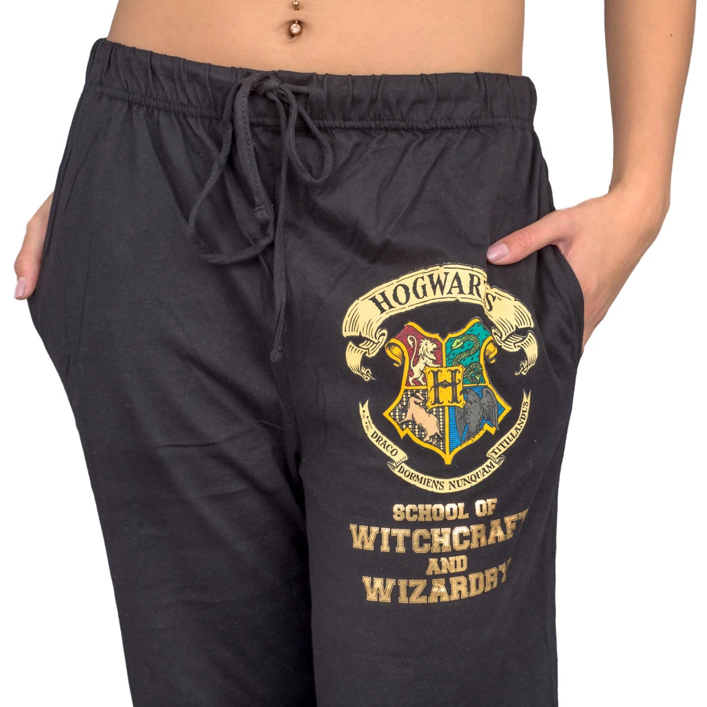 Vendor-unknown Harry Potter Hogwarts Crest Black Lounge Pants MOVIES 2 Vendor-unknown Harry Potter Hogwarts Crest Black Lounge Pants MOVIES